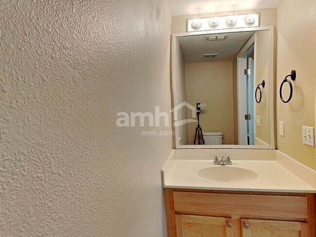 Building Photo - 12911 Parkington Dr