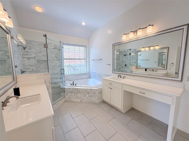 Building Photo - 14936 Thatcher Dr