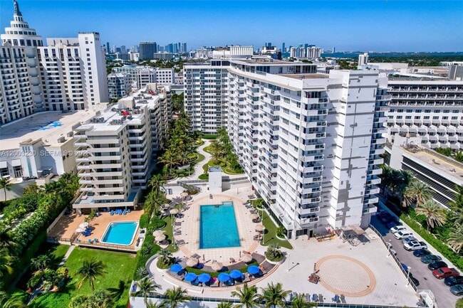 Building Photo - 100 Lincoln Rd