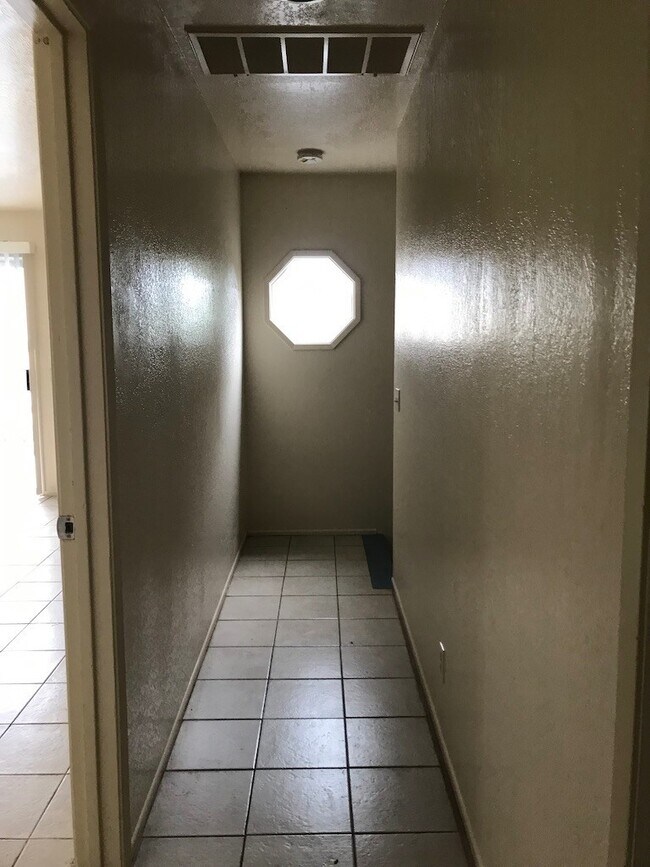 Building Photo - 850 Camino Lindo