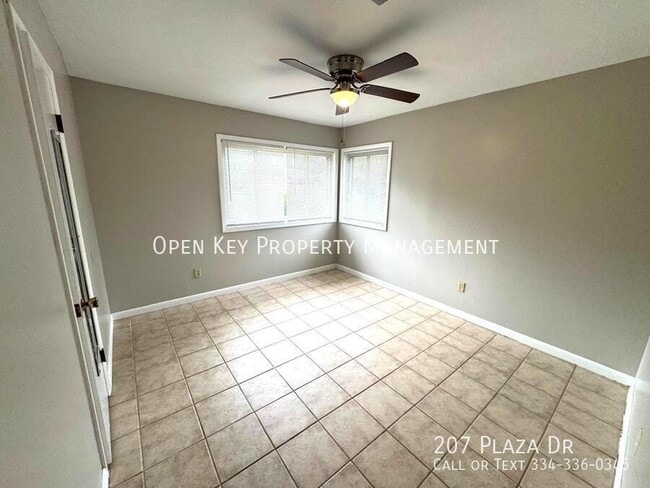 Building Photo - 207 Plaza Dr