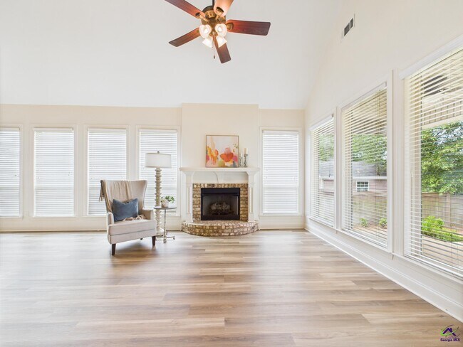 Building Photo - 205 Pebble Stone Pl