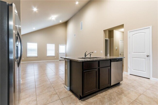 Building Photo - 6608 San Isidro Dr