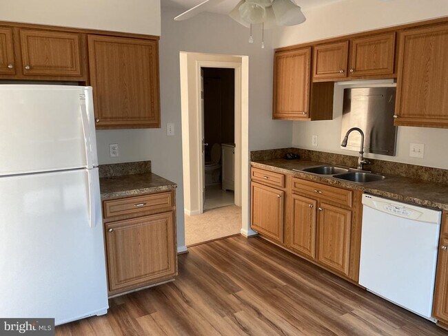 Building Photo - 8904 Grass Valley Ct