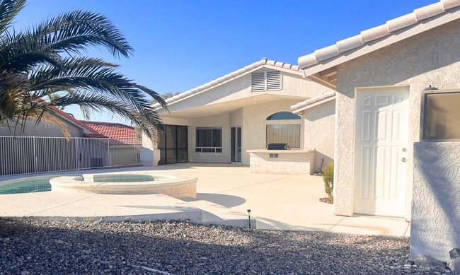 Building Photo - Unfurnished Long Term Pool Home