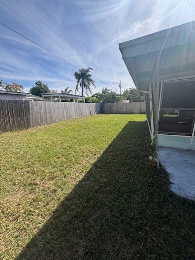 Building Photo - 2/1 available now!