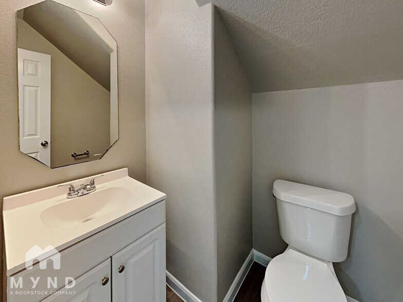 Building Photo - 14128 Broken Arrow Dr