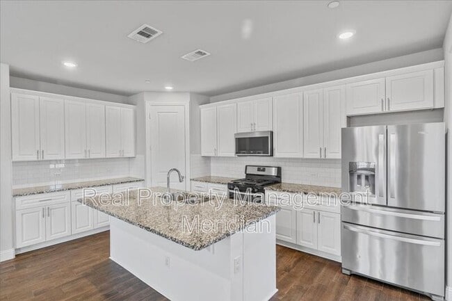 Building Photo - 815 Ponds Edge Ln