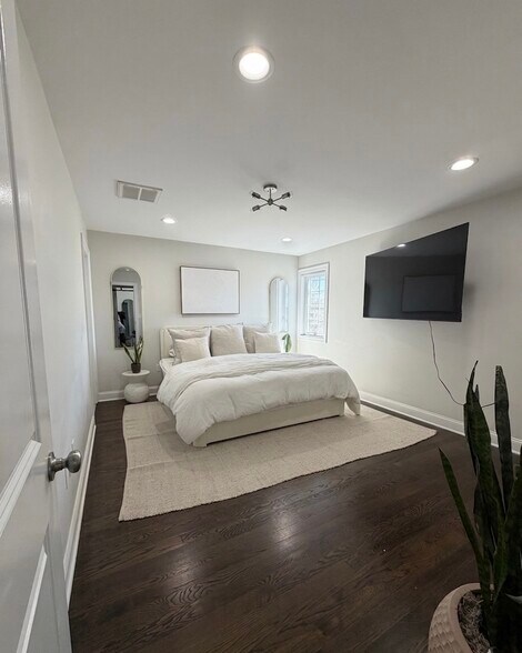 Building Photo - 61 Chestnut St