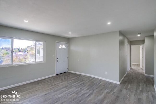Building Photo - Cozy 3Bdm 1Ba Apartment  in City Heights - MI Special