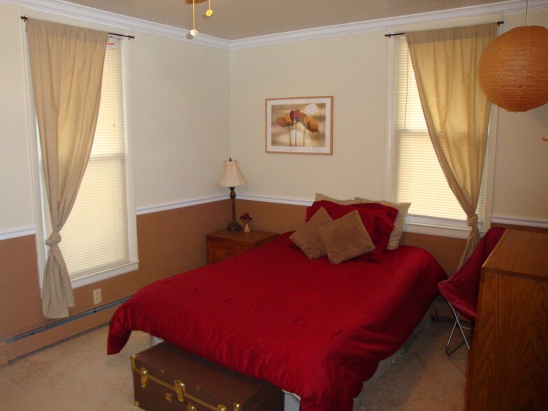 Building Photo - 811 Washtenaw Ave