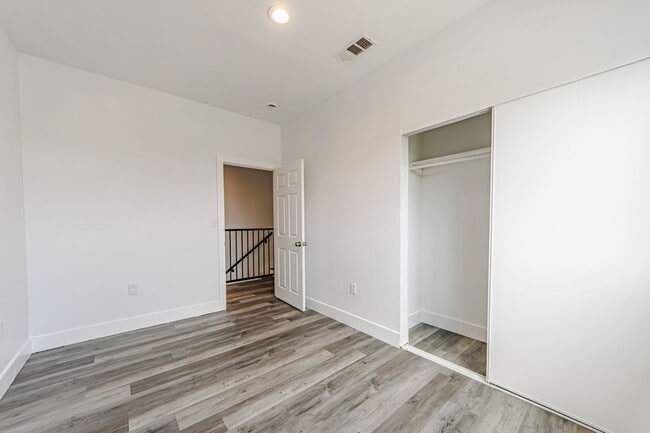 Building Photo - Spacious 4-Bedroom, 3-Bath Home – Modern U...