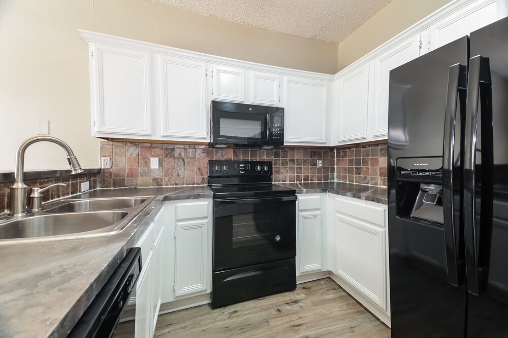 Building Photo - 5360 Waterford Dr