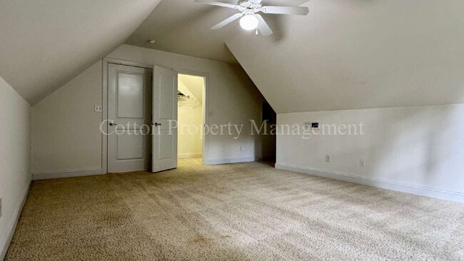 Building Photo - 8854 Plantation Landing Dr