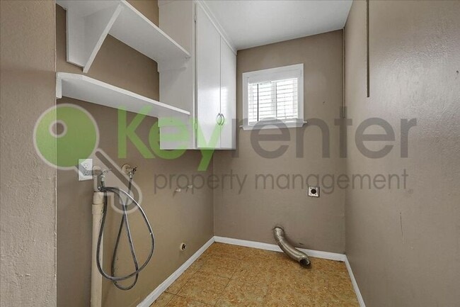 Building Photo - 246 Santiago Ave