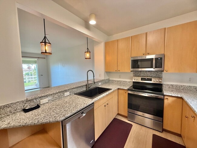 Building Photo - 3 Bedrooms / 2.5 Bathrooms Townhome at Ili...