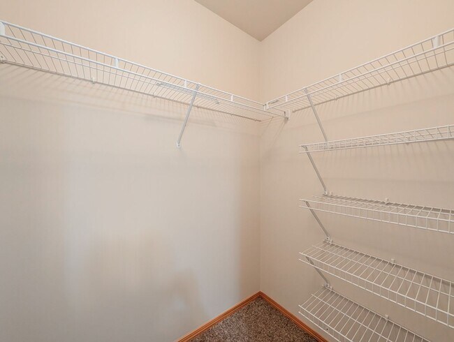 Building Photo - Move in ready 4 bed, 2.5 bath home W/ New Paint & Carpet!