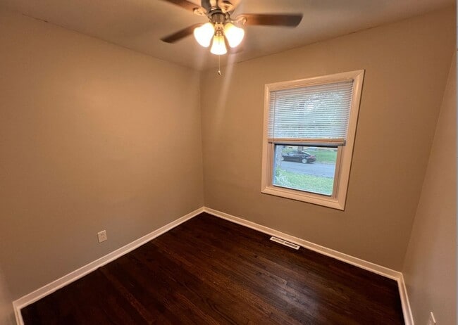 Building Photo - Charming 3-Bedroom Home with Spacious Fenced Backyard!