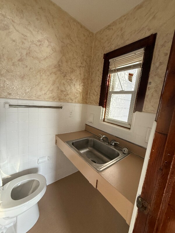 Building Photo - 3121 Oak Grove Dr