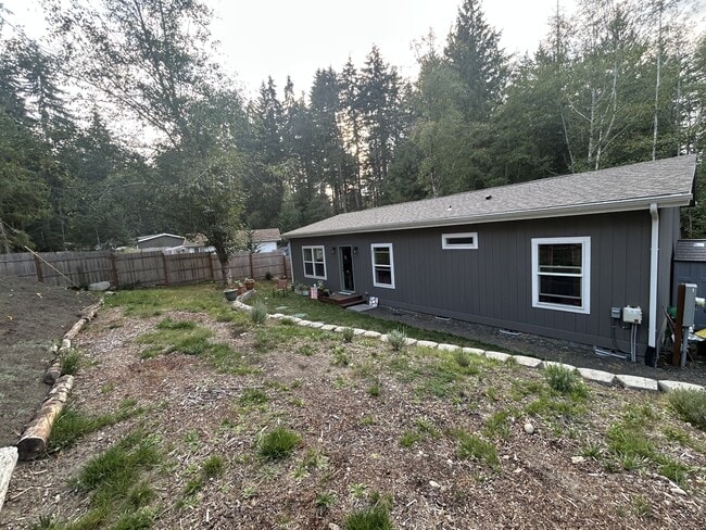 Building Photo - 571 E Timberlake Dr