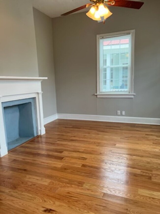 Building Photo - Live on Meeting St in Downtown Charleston!!!