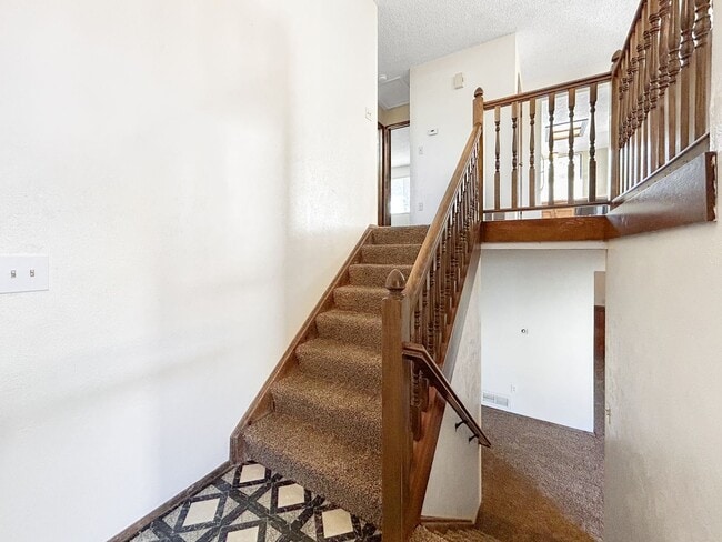 Building Photo - $0 DEPOSIT OPTION. CENTRALLY LOCATED 4 BEDROOM SPLIT LEVEL HOME IN WESTMINSTER!