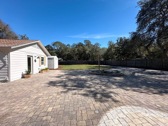 Building Photo - Outdoor living paradise in Destin on this ...