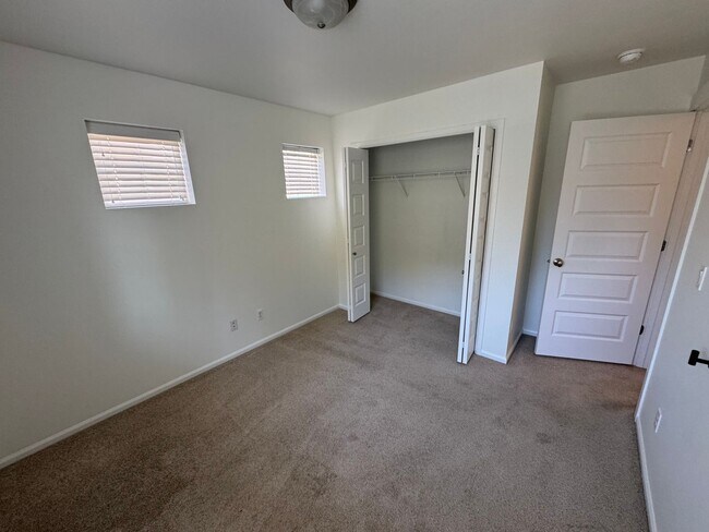 Building Photo - Gorgeous 3 bedroom 3 bathroom home in Mill Creek AVAILABLE NOW