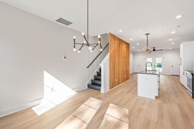 Building Photo - Modern, Move-In Ready Living in Plaza Midwood