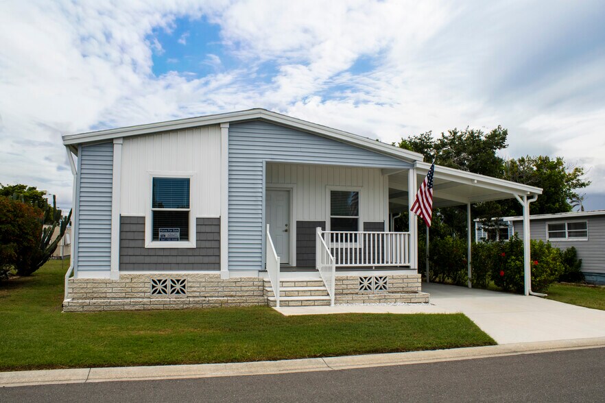 J-23 - 620 57th Ave W