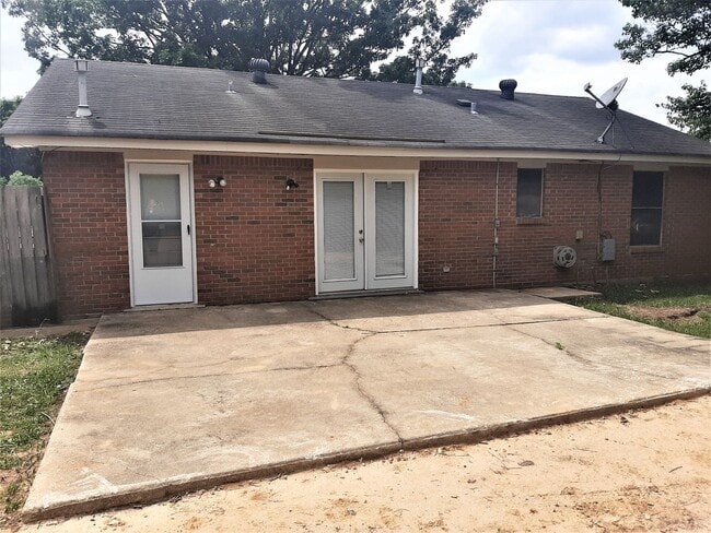 Building Photo - Charming 3-Bedroom, 2-Bath Home in Eastern...