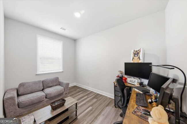 Building Photo - 3939 Alderstone Dr