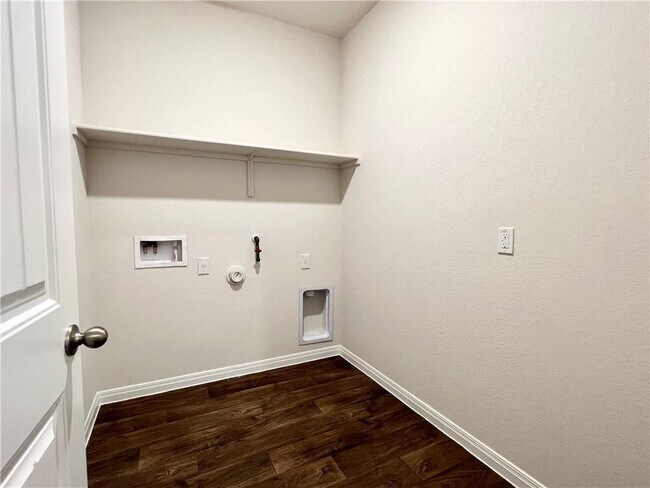 Building Photo - 105 Brody Ln