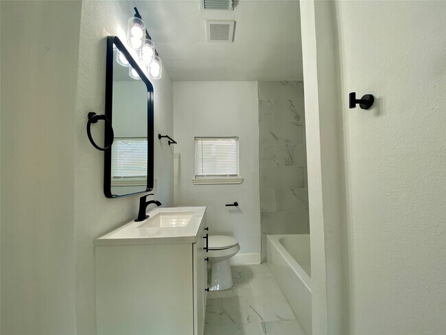 Building Photo - 4963 Culmore Dr