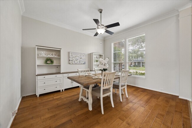 Building Photo - 1125 Shady Knoll Ln