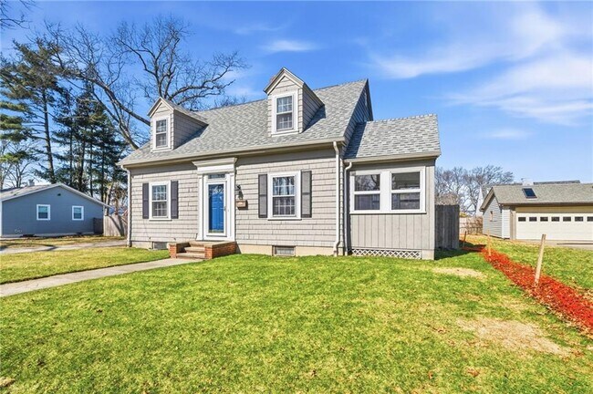 Building Photo - 21 Earlham Way