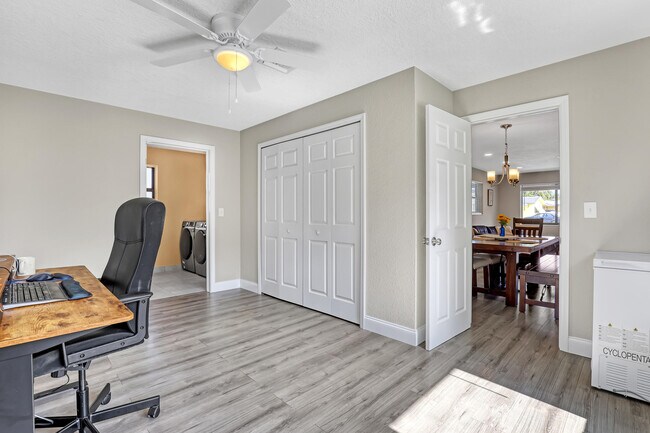 Building Photo - 1210 Skylark Ln