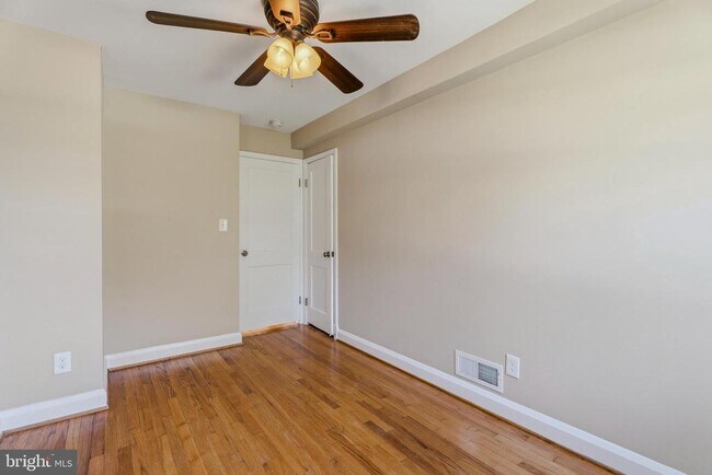 Building Photo - 586 Lucia Ave