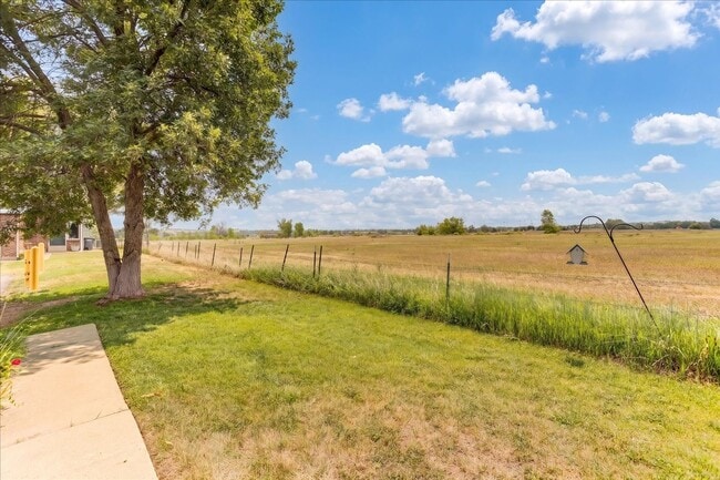 Building Photo - Views,  Garage, End Unit Townhome