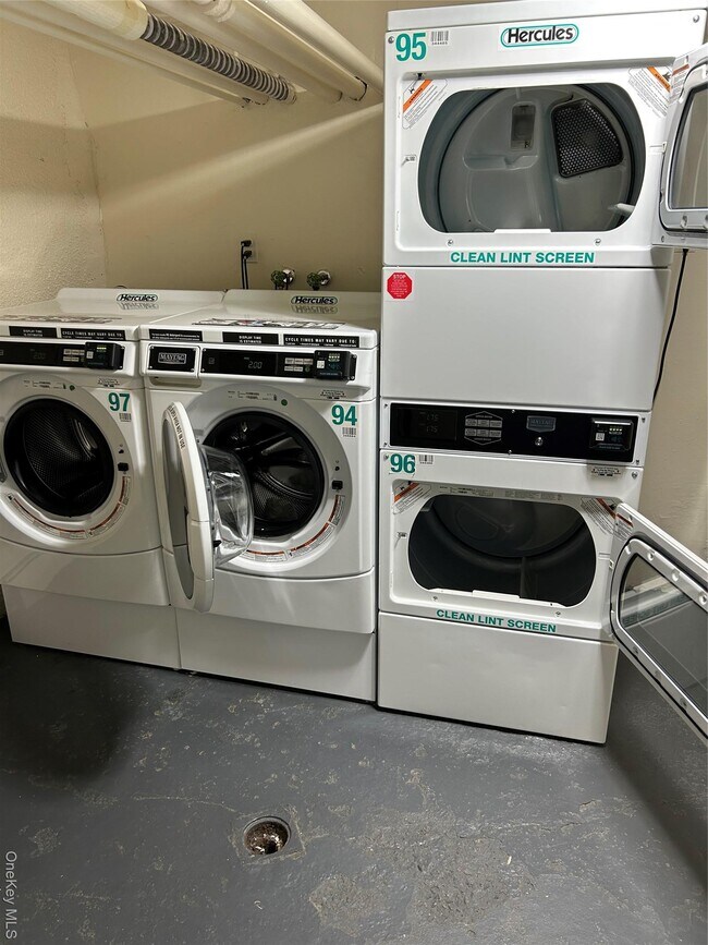 Building Photo - 7 Charles Ln