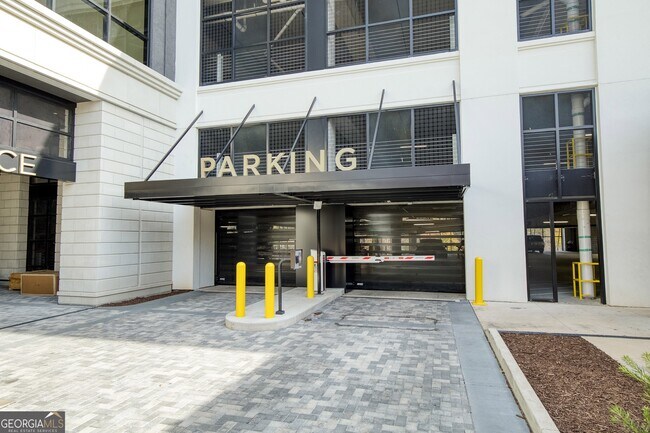 Building Photo - 2425 Peachtree Rd NE