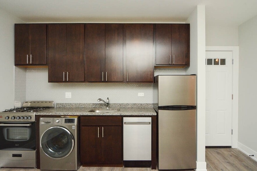 Building Photo - 533 W Belden Ave