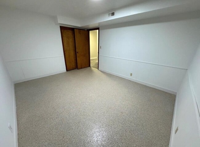 Building Photo - 1911 Glendale Rd