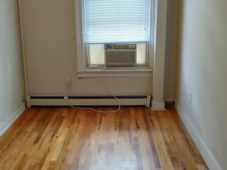 Building Photo - 370 Aurora Ave