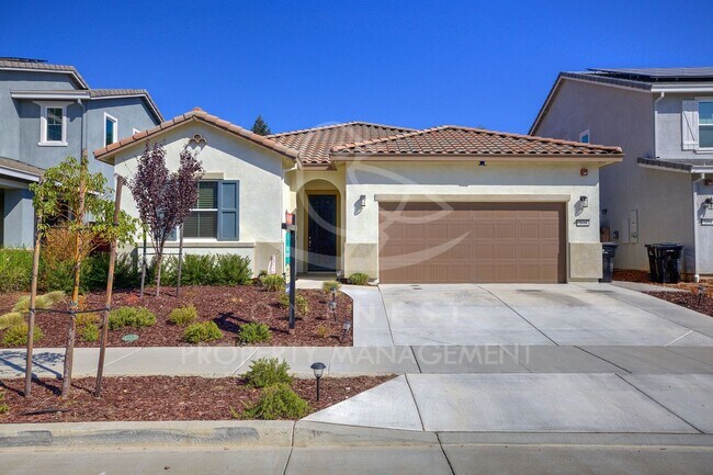 Primary Photo - Fabulous floorplan; 3 bdrm 3 bthm + bonus ...