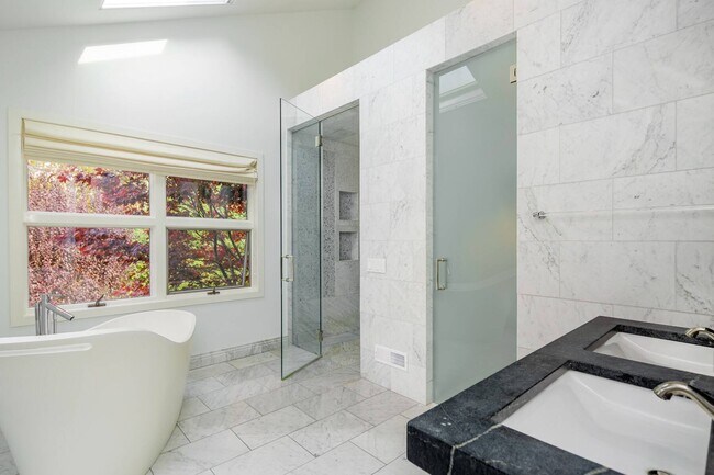 Building Photo - 138 Merchants Path