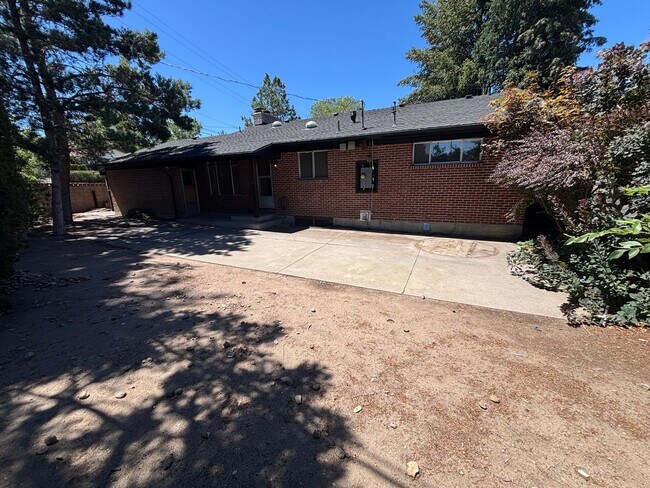 Building Photo - Charming Single Family Home in Old Southwe...
