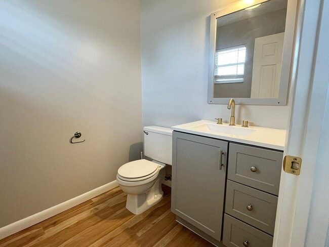 Building Photo - 116 Clifford Ave