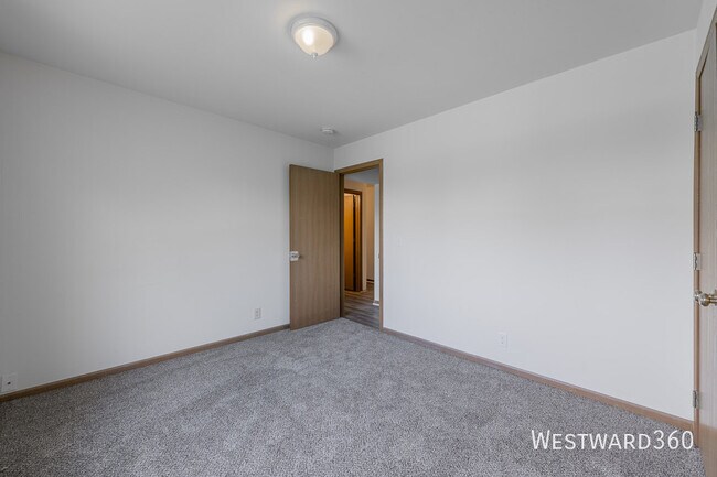 Building Photo - 915 Spiros Ct