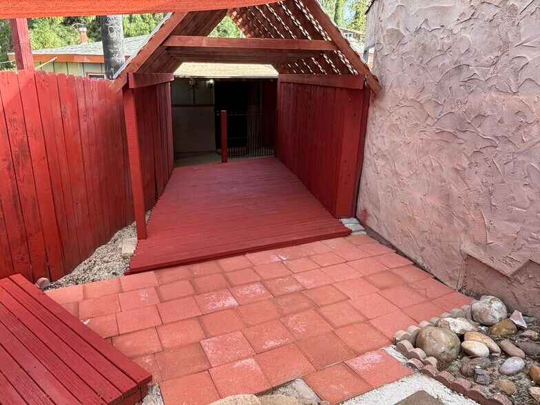 Building Photo - 4010 Pepper Dr